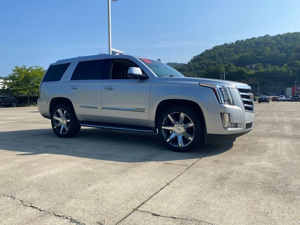 2016 Cadillac Escalade Luxury Collection
