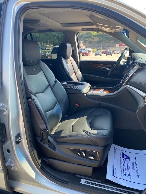 2016 Cadillac Escalade Luxury Collection