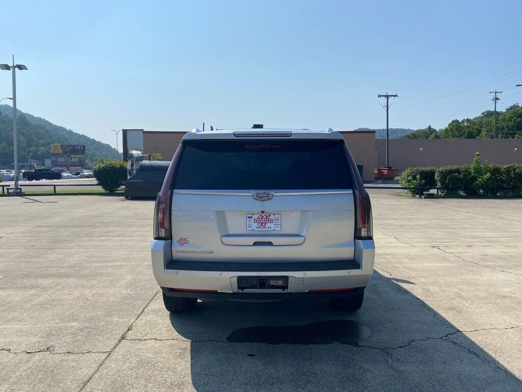 2016 Cadillac Escalade Luxury Collection