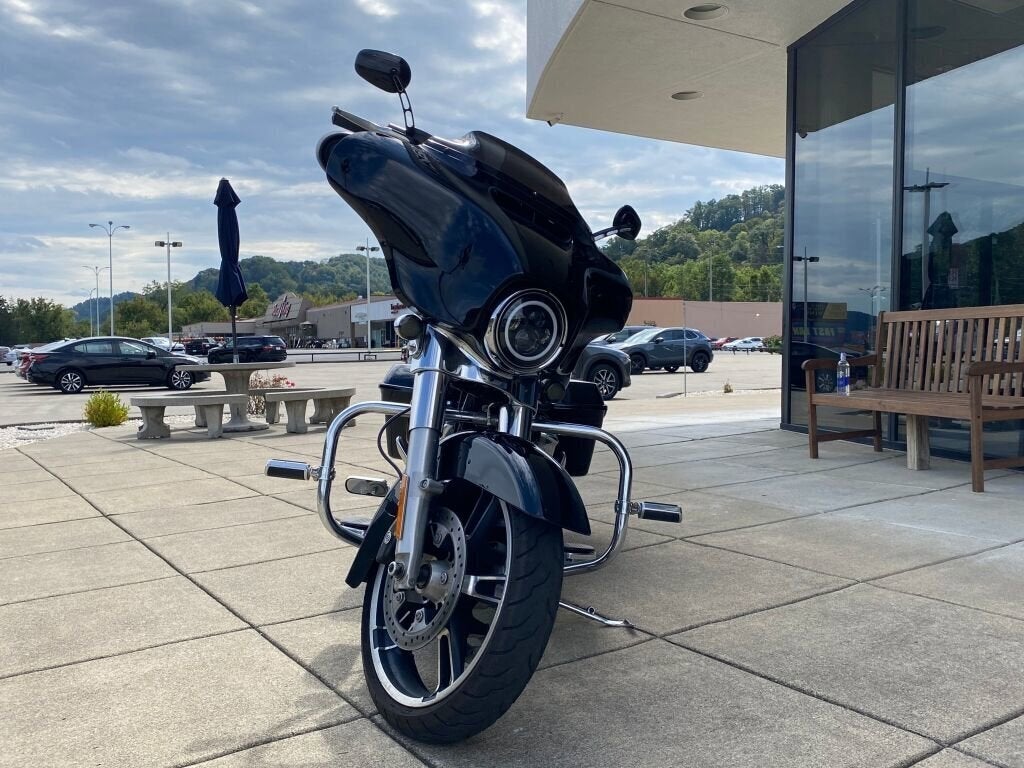 2017 HARLEY DAVIDSON MOTORCYCLE Base