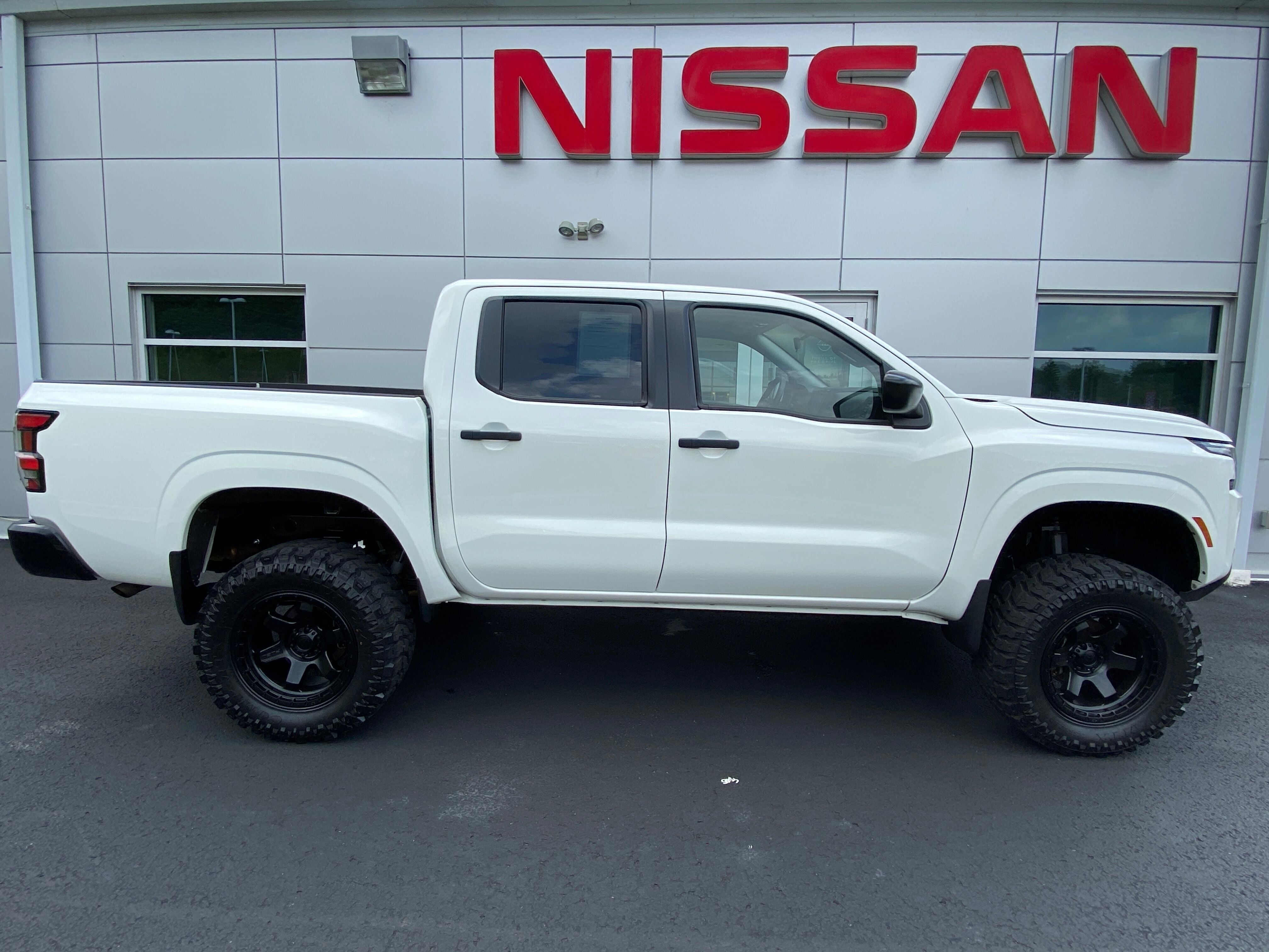 2022 Nissan Frontier S