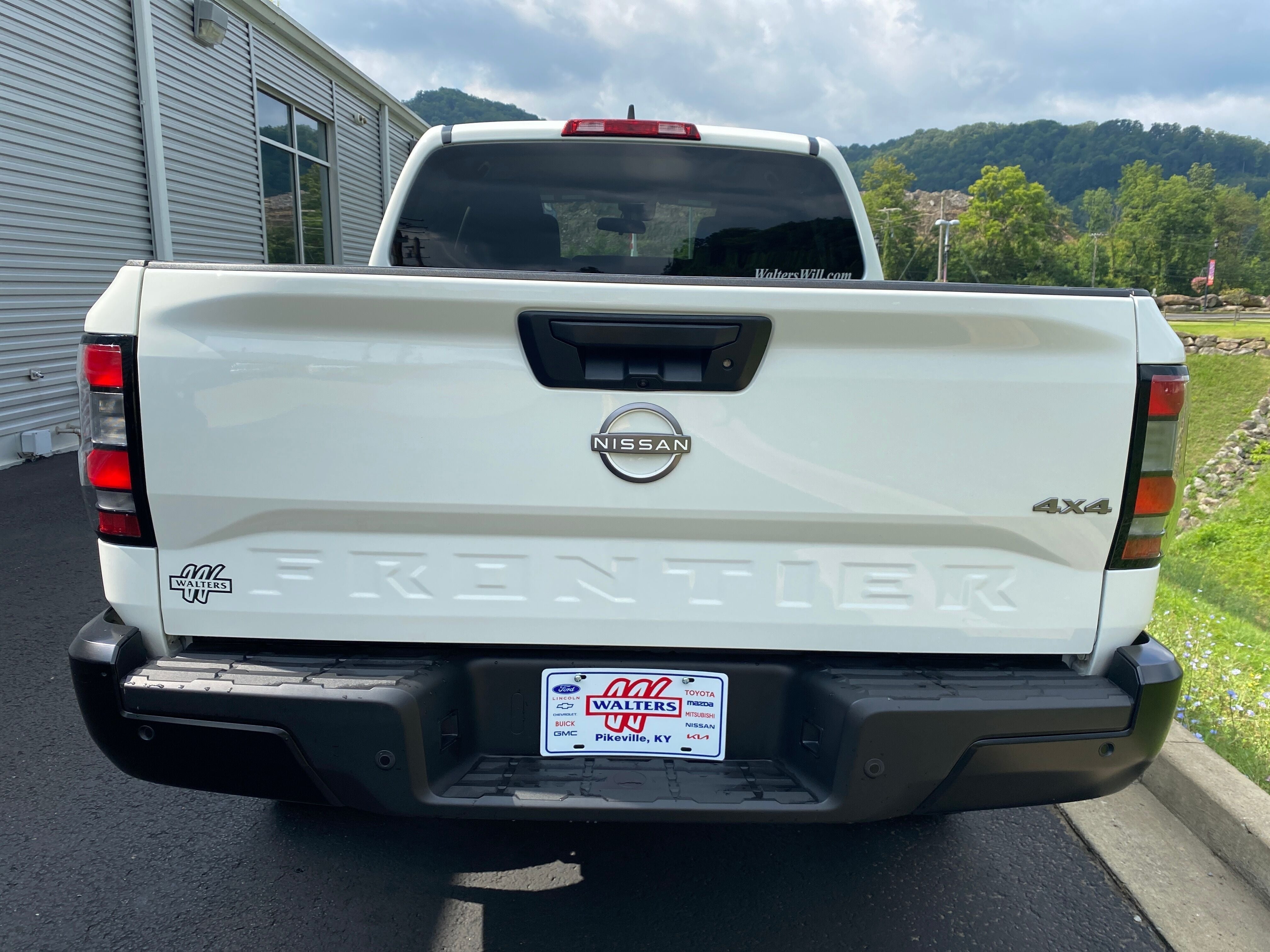 2022 Nissan Frontier S