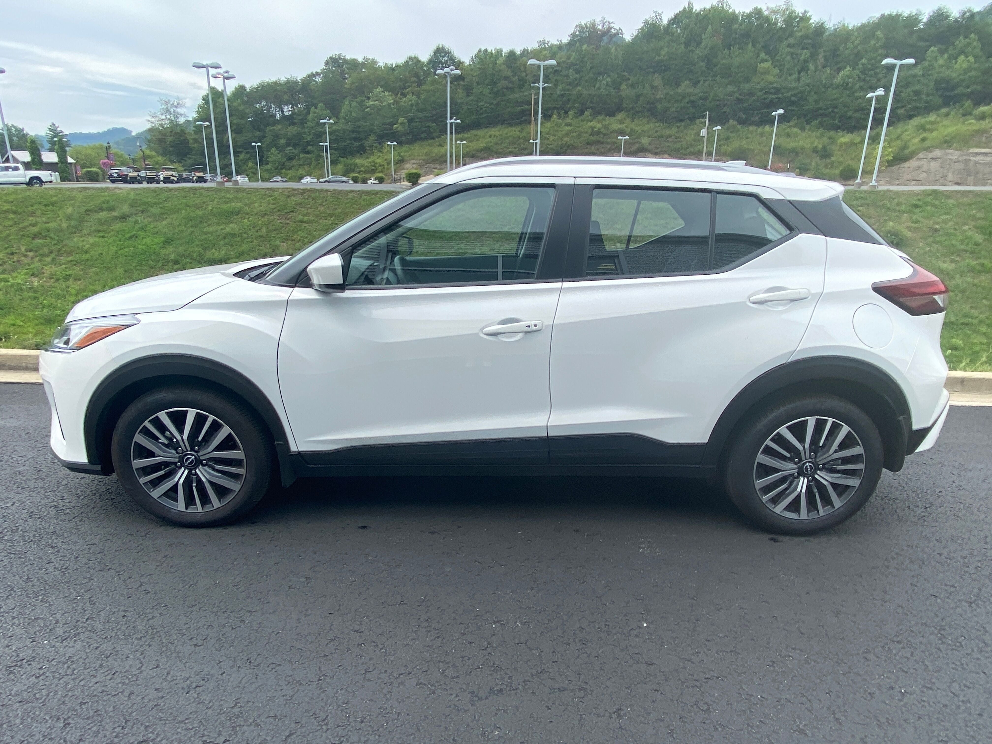2023 Nissan Kicks SV