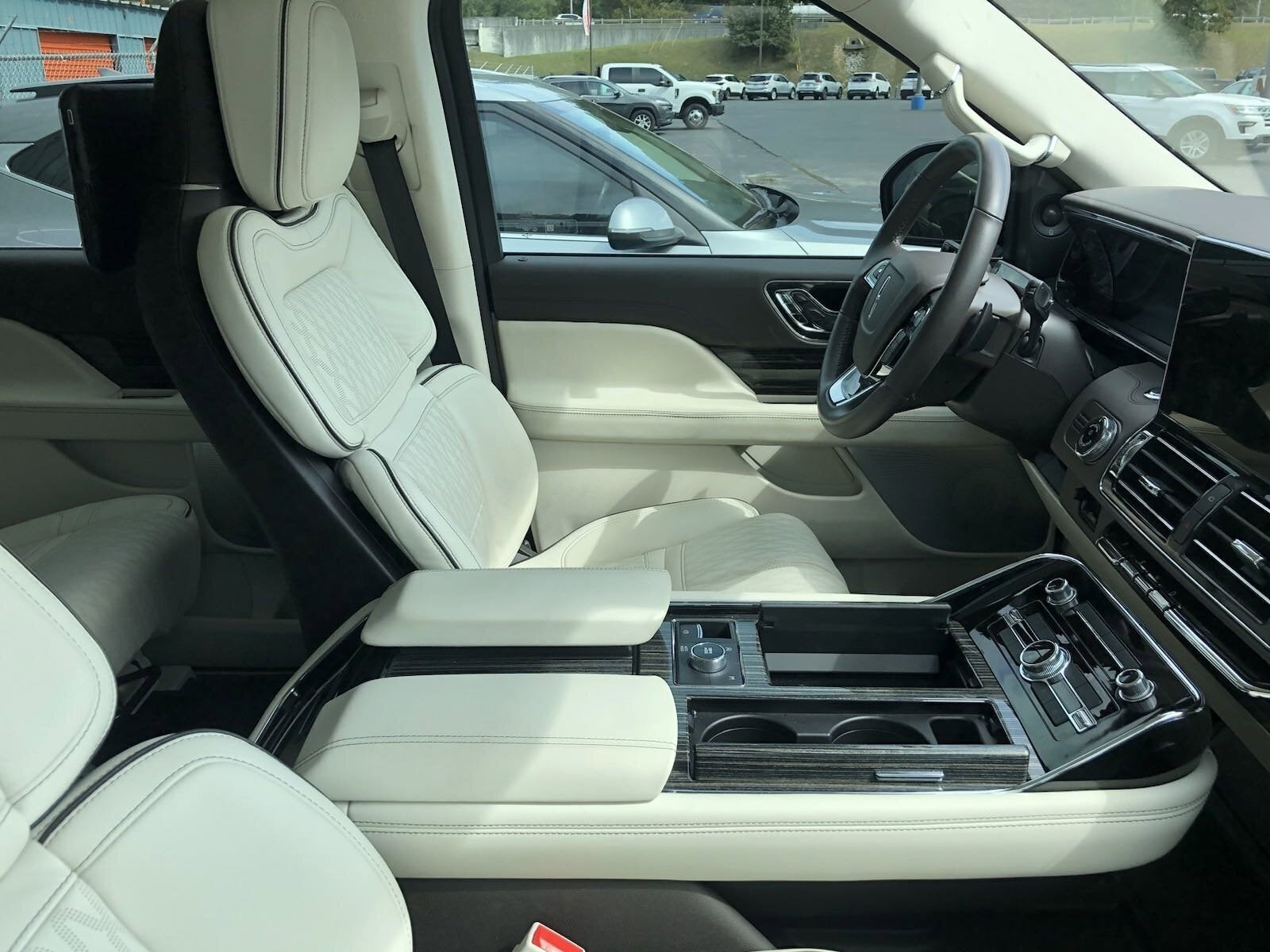 2022 Lincoln Navigator L Black Label