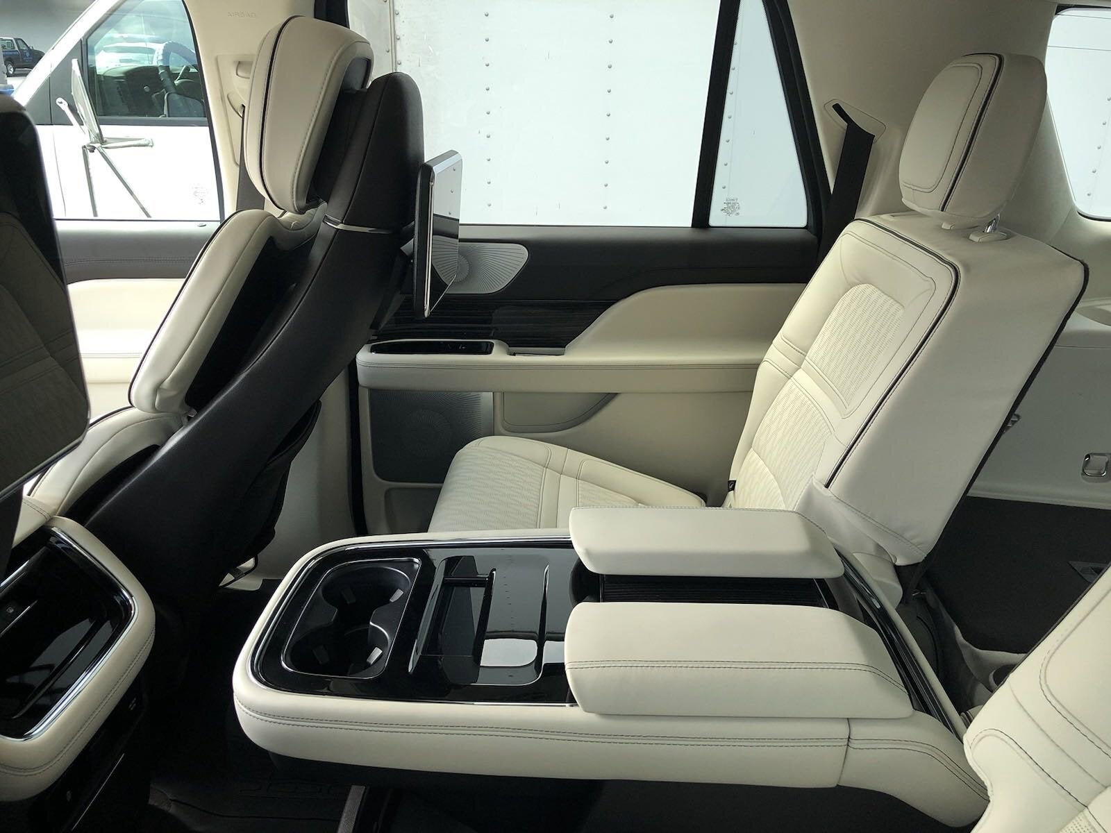 2022 Lincoln Navigator L Black Label