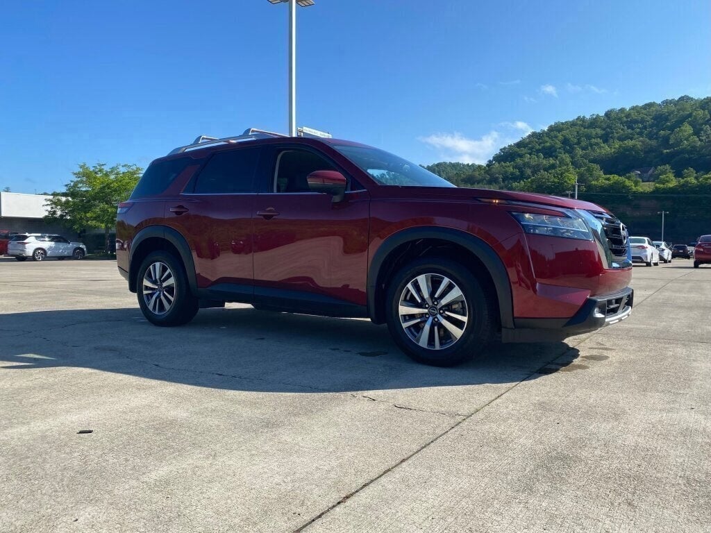2022 Nissan Pathfinder SL