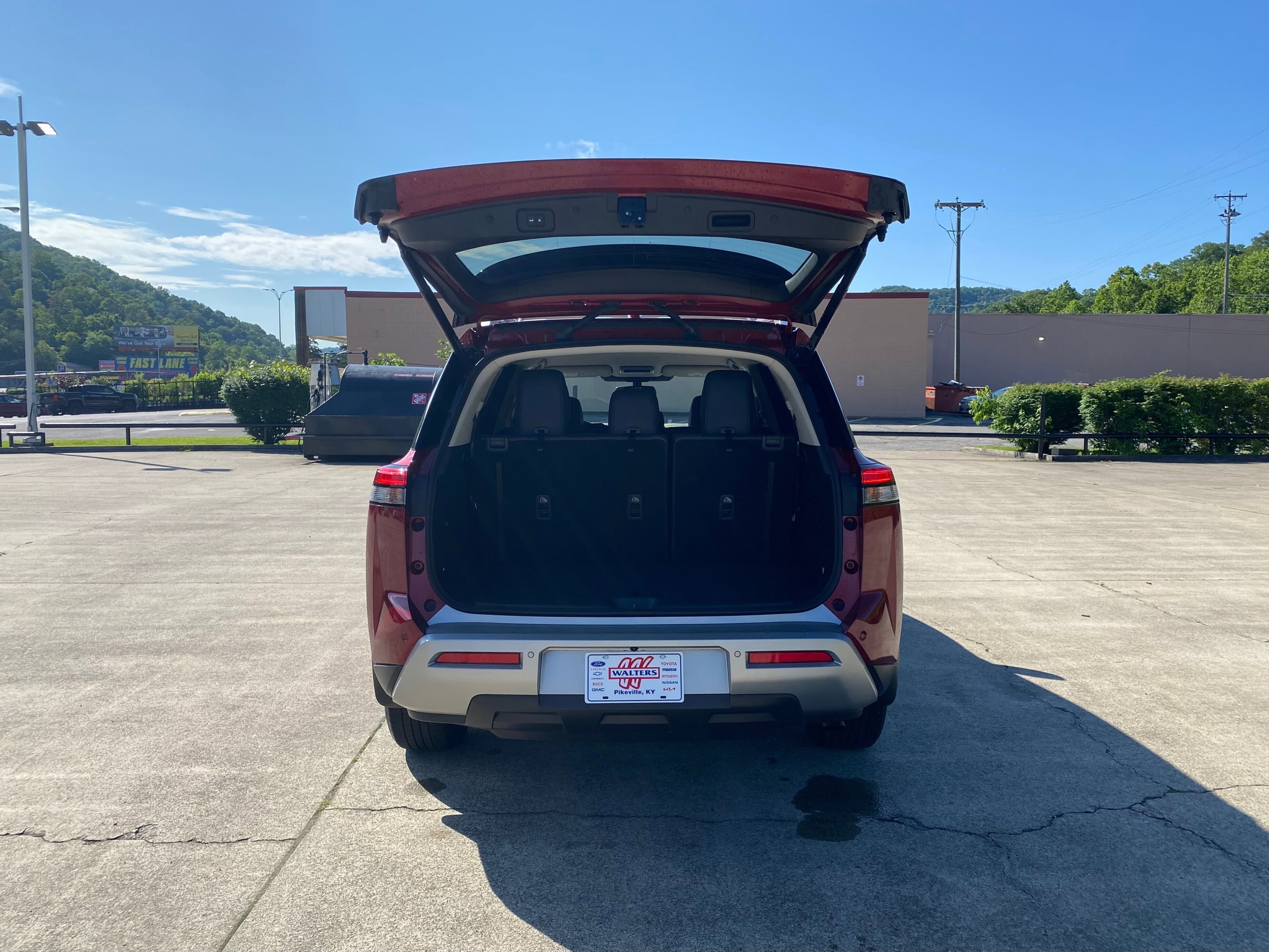 2022 Nissan Pathfinder SL