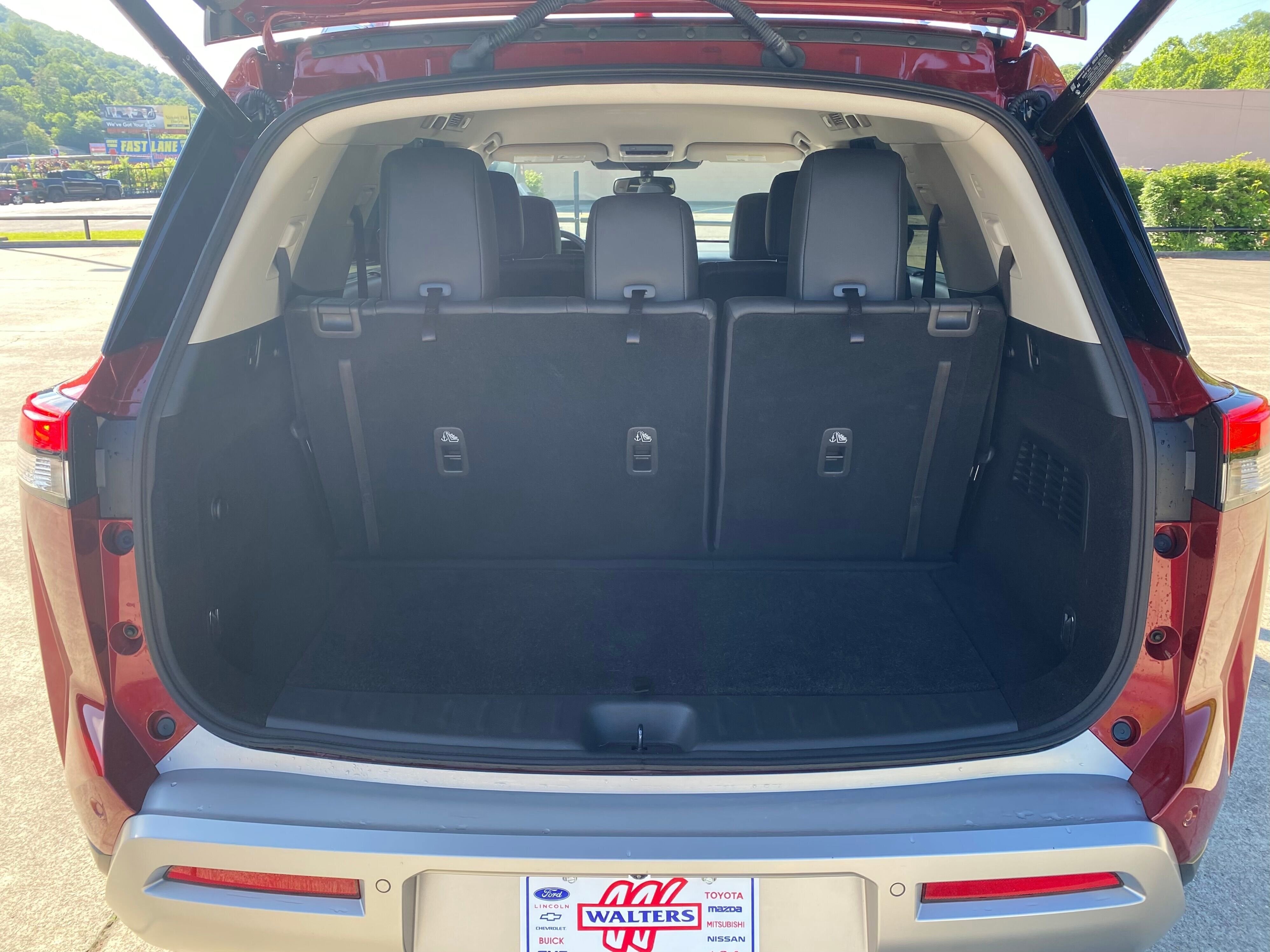 2022 Nissan Pathfinder SL