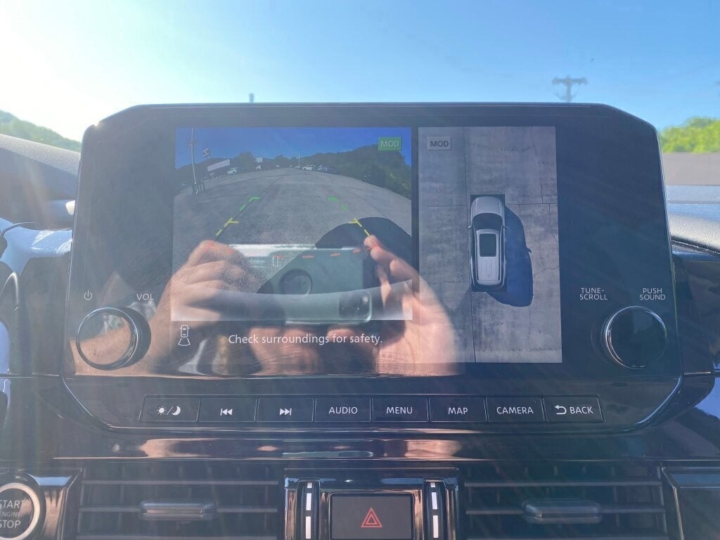 2022 Nissan Pathfinder SL