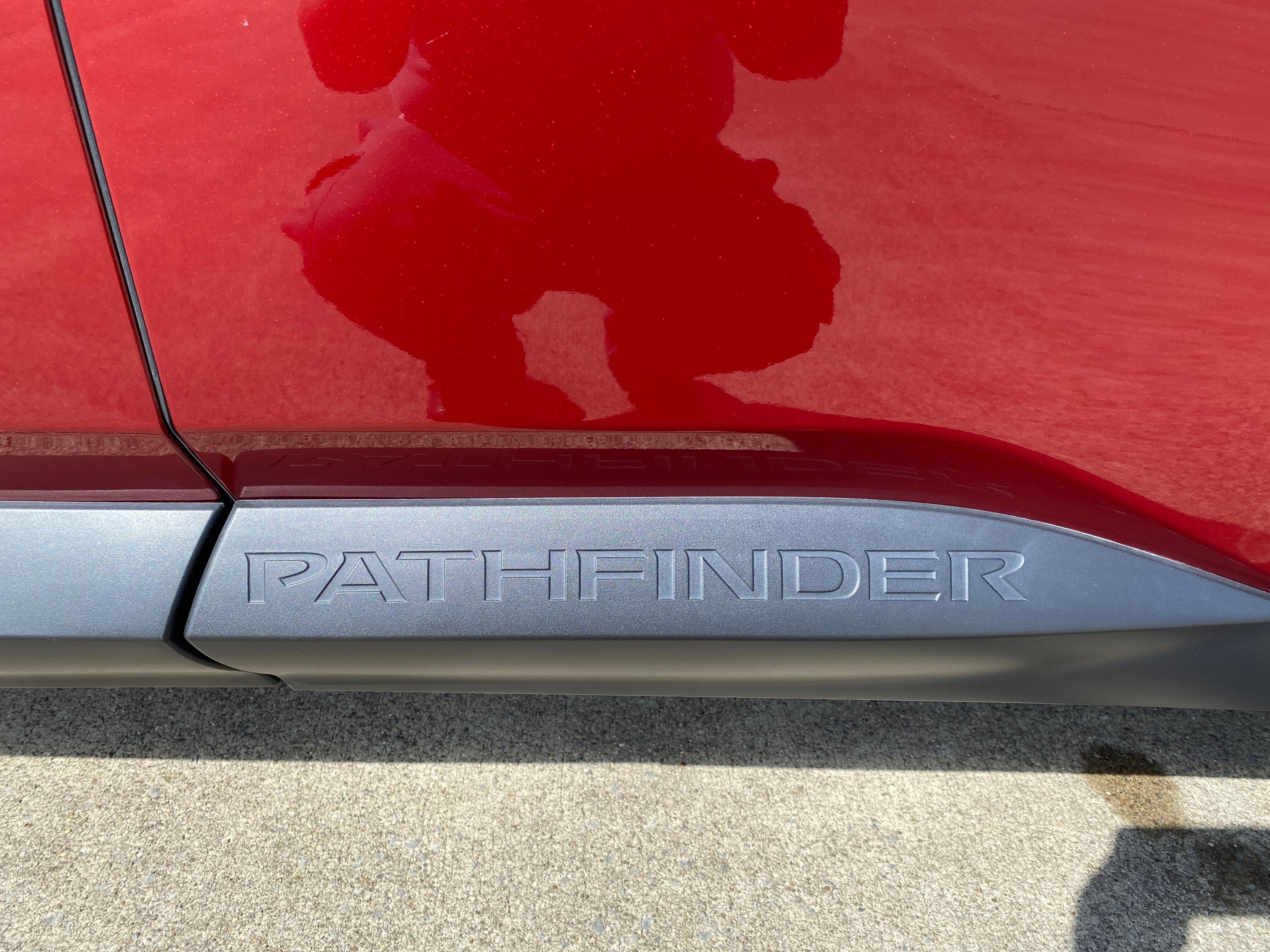 2022 Nissan Pathfinder SL