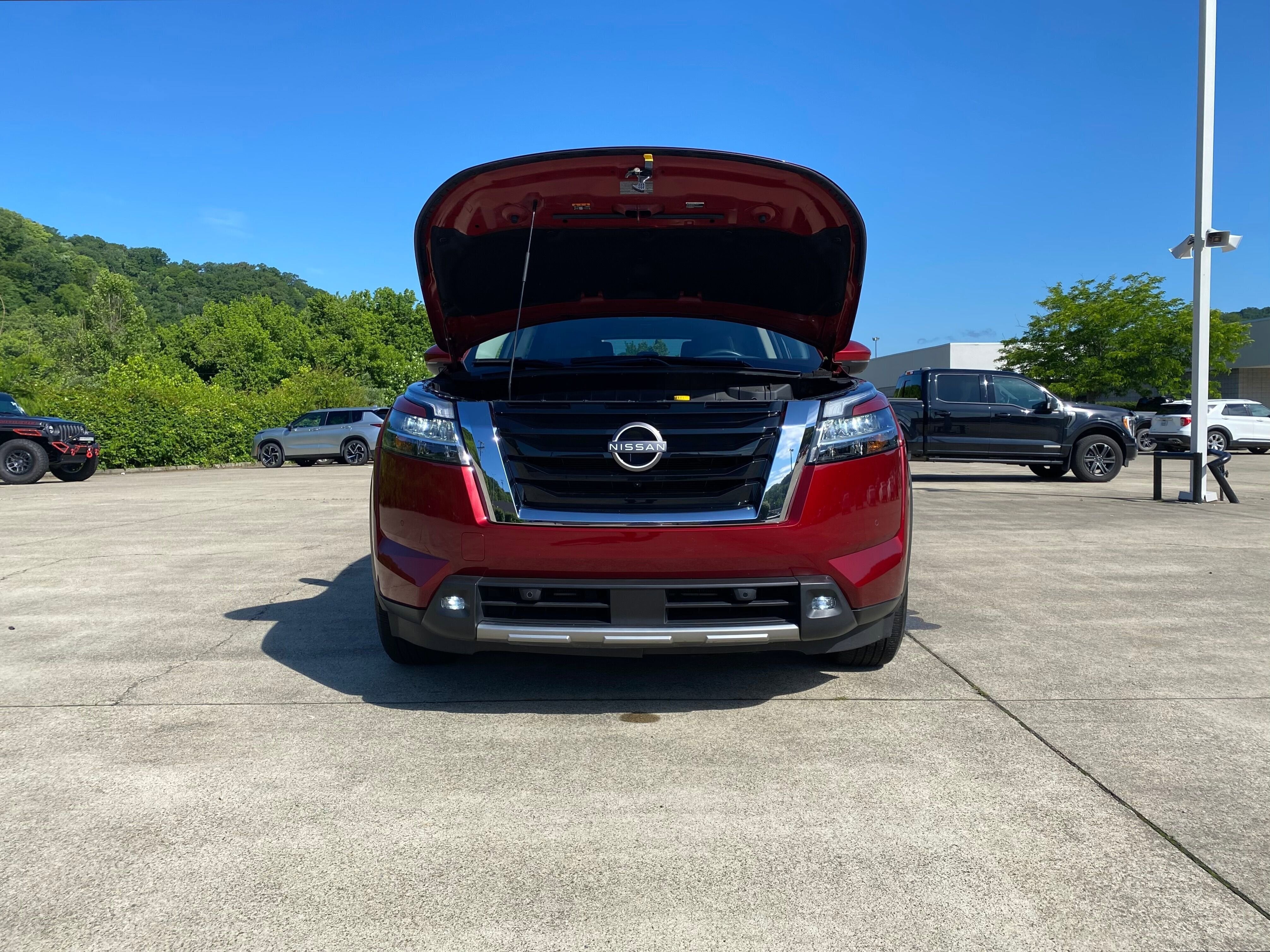 2022 Nissan Pathfinder SL