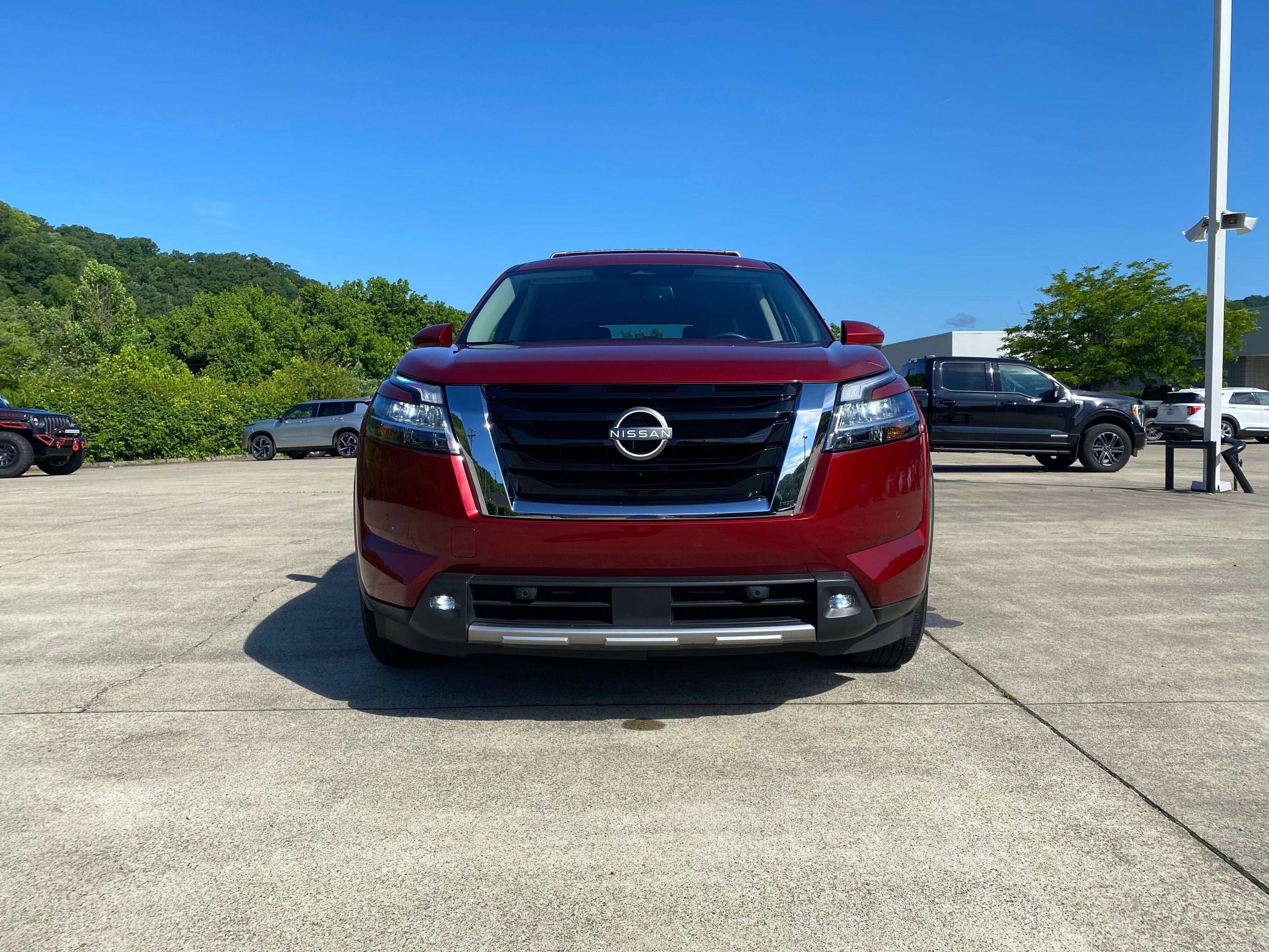 2022 Nissan Pathfinder SL