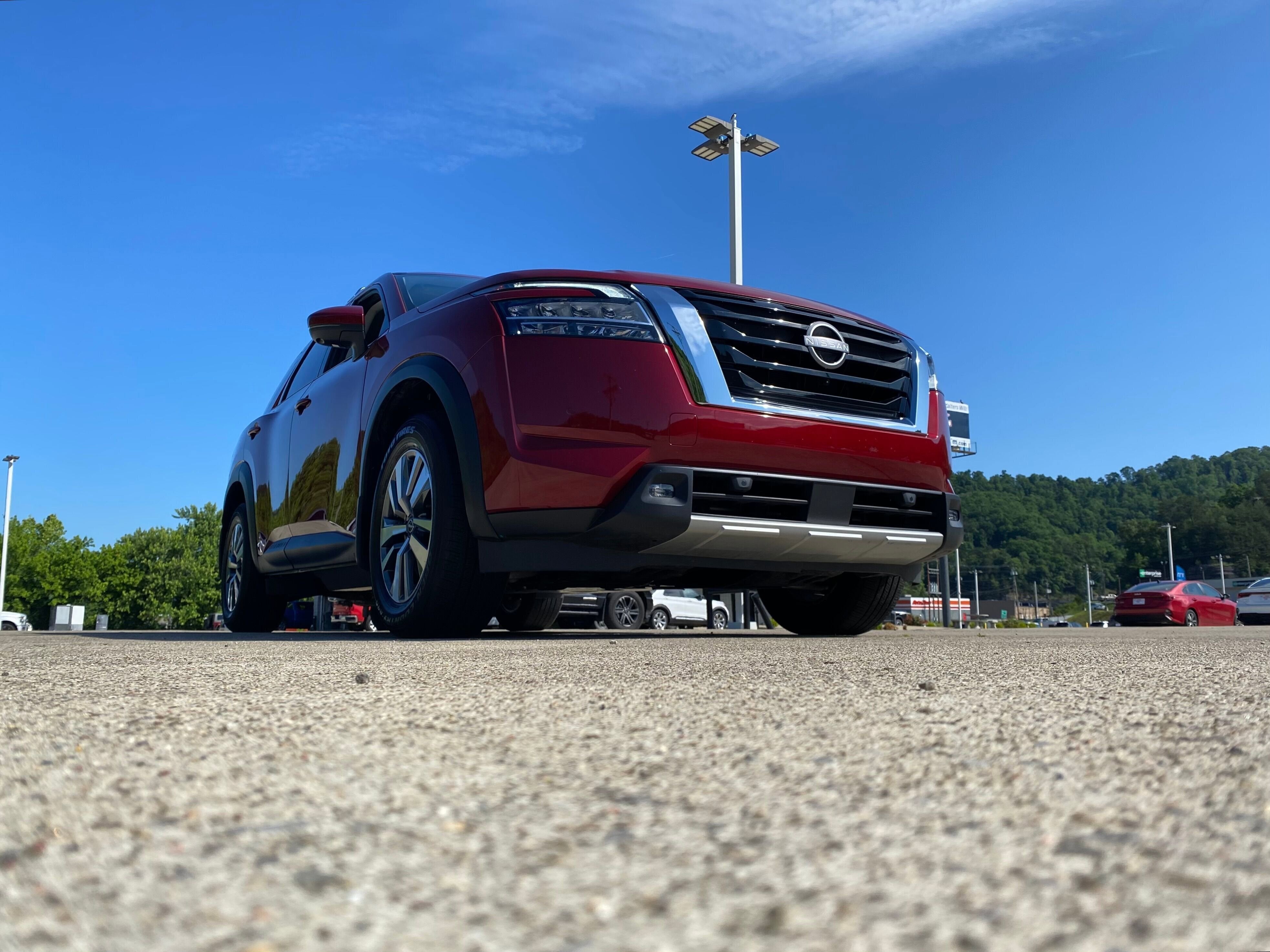 2022 Nissan Pathfinder SL