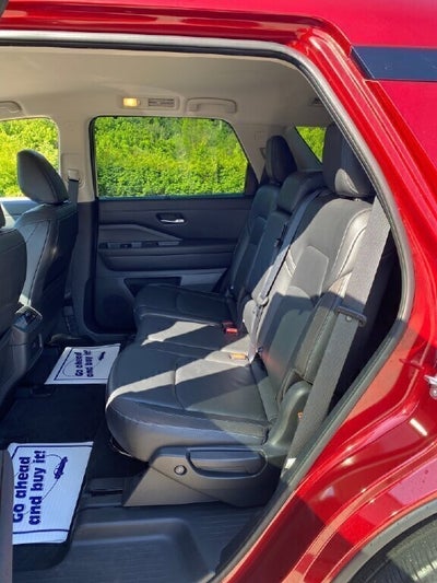 2022 Nissan Pathfinder SL