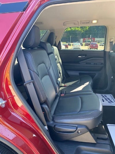 2022 Nissan Pathfinder SL