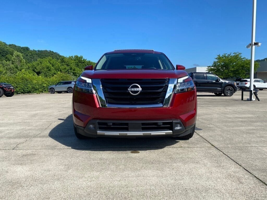 2022 Nissan Pathfinder SL