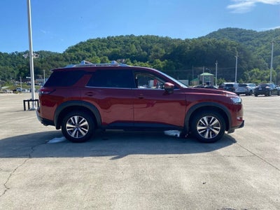 2022 Nissan Pathfinder SL