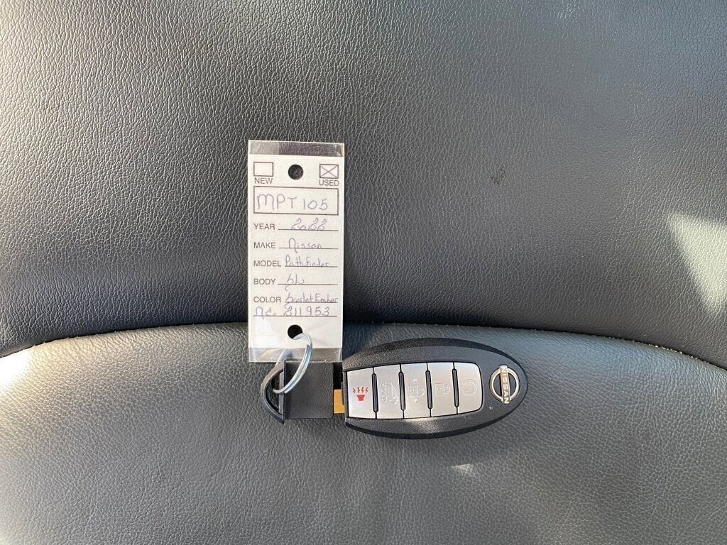 2022 Nissan Pathfinder SL