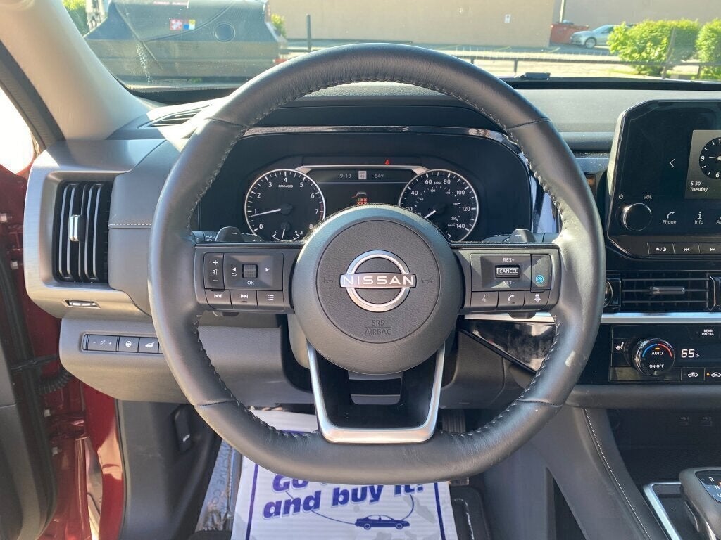 2022 Nissan Pathfinder SL