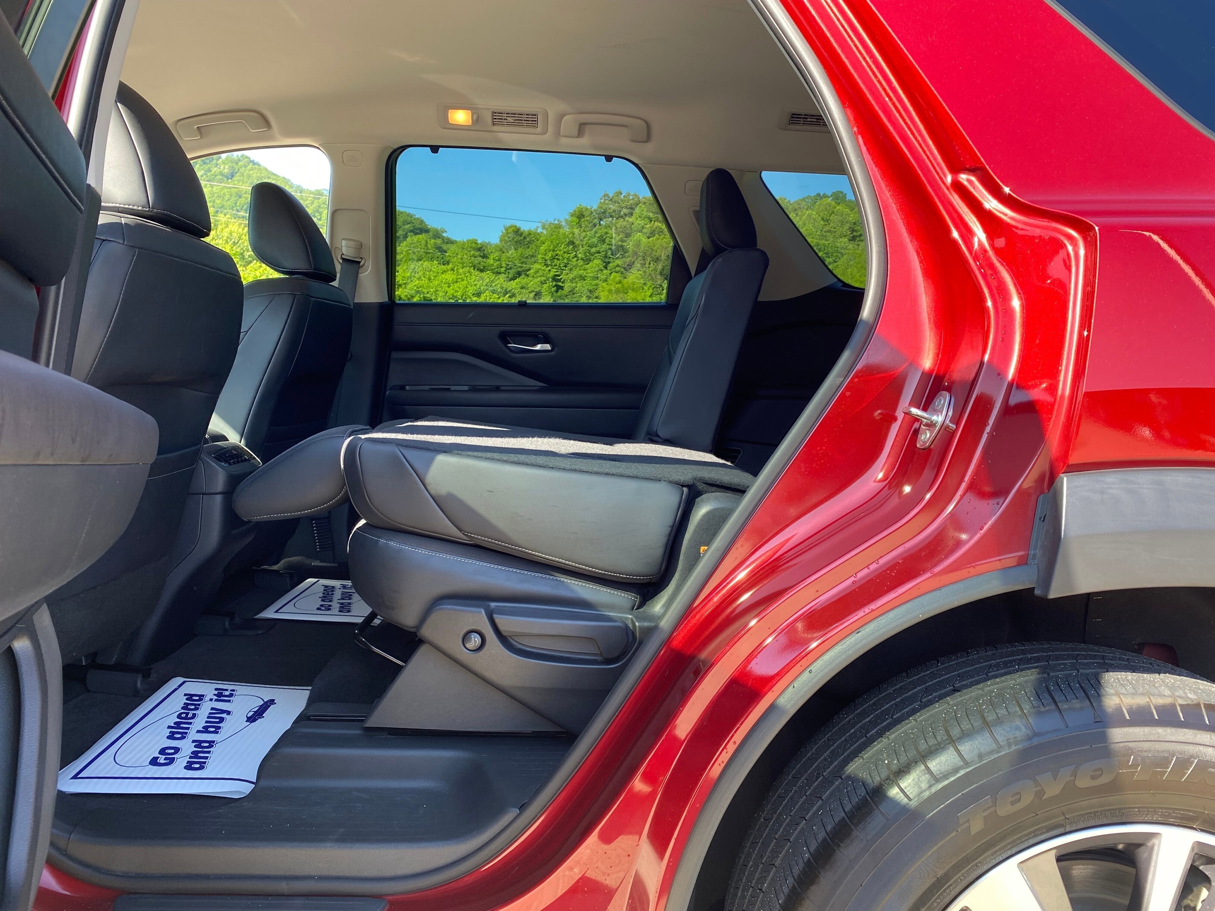 2022 Nissan Pathfinder SL