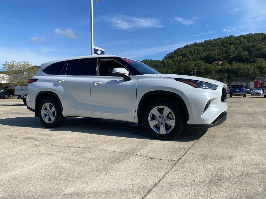 2022 Toyota Highlander LE