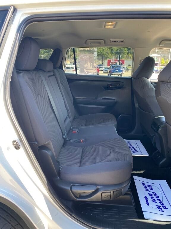 2022 Toyota Highlander LE