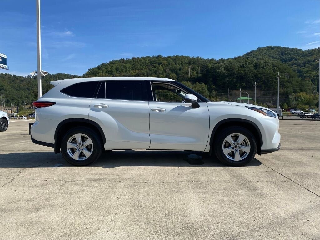 2022 Toyota Highlander LE