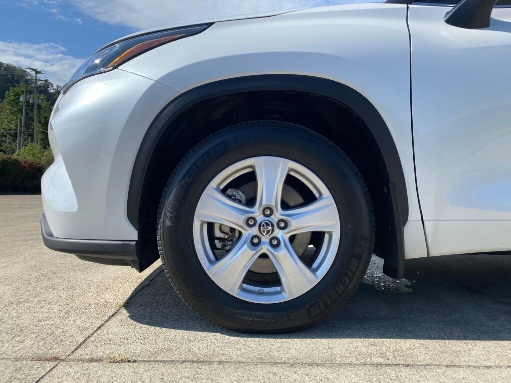 2022 Toyota Highlander LE