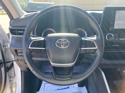 2022 Toyota Highlander LE