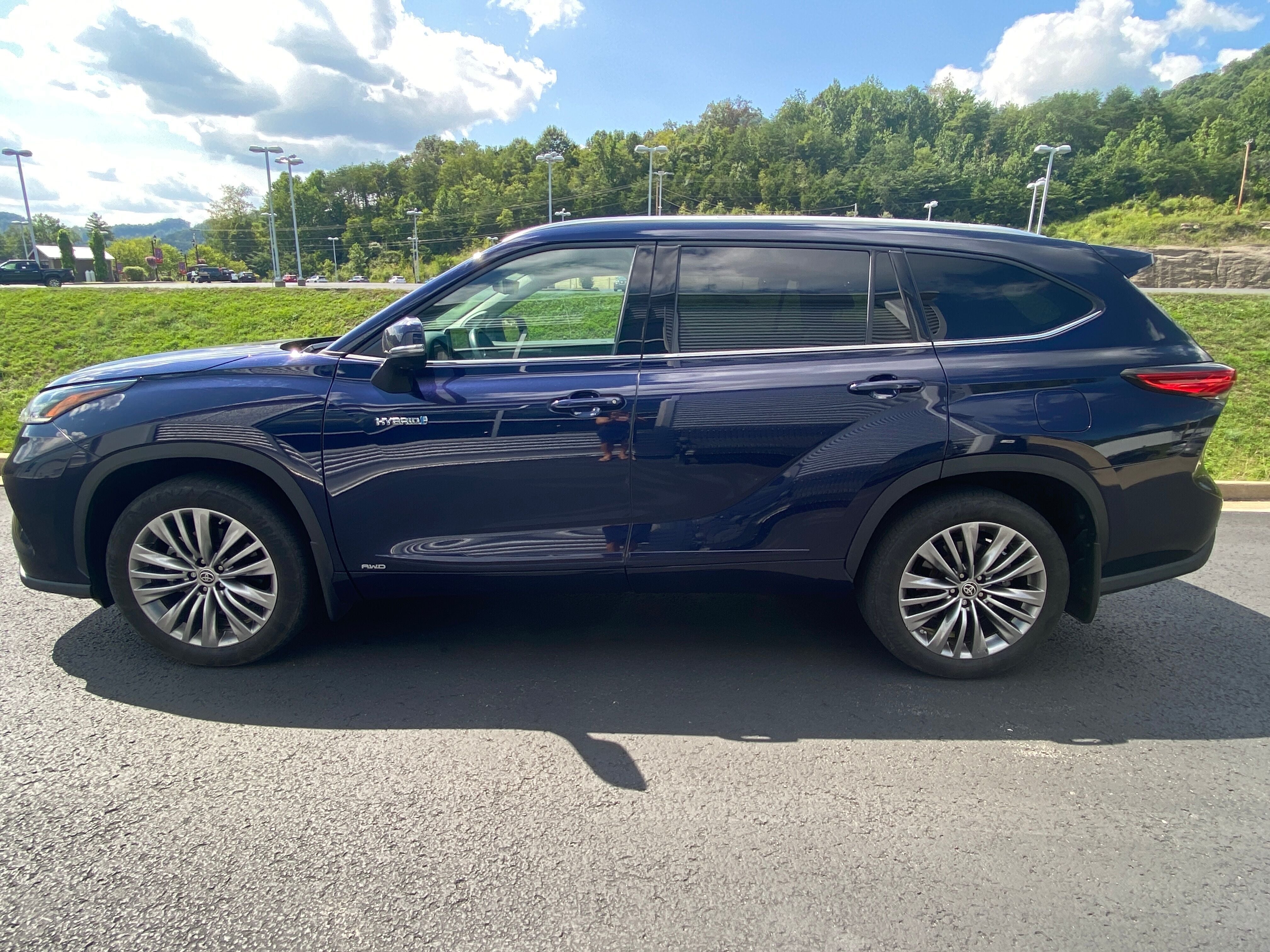 2021 Toyota Highlander Hybrid Platinum