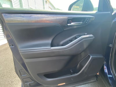 2021 Toyota Highlander Hybrid Platinum