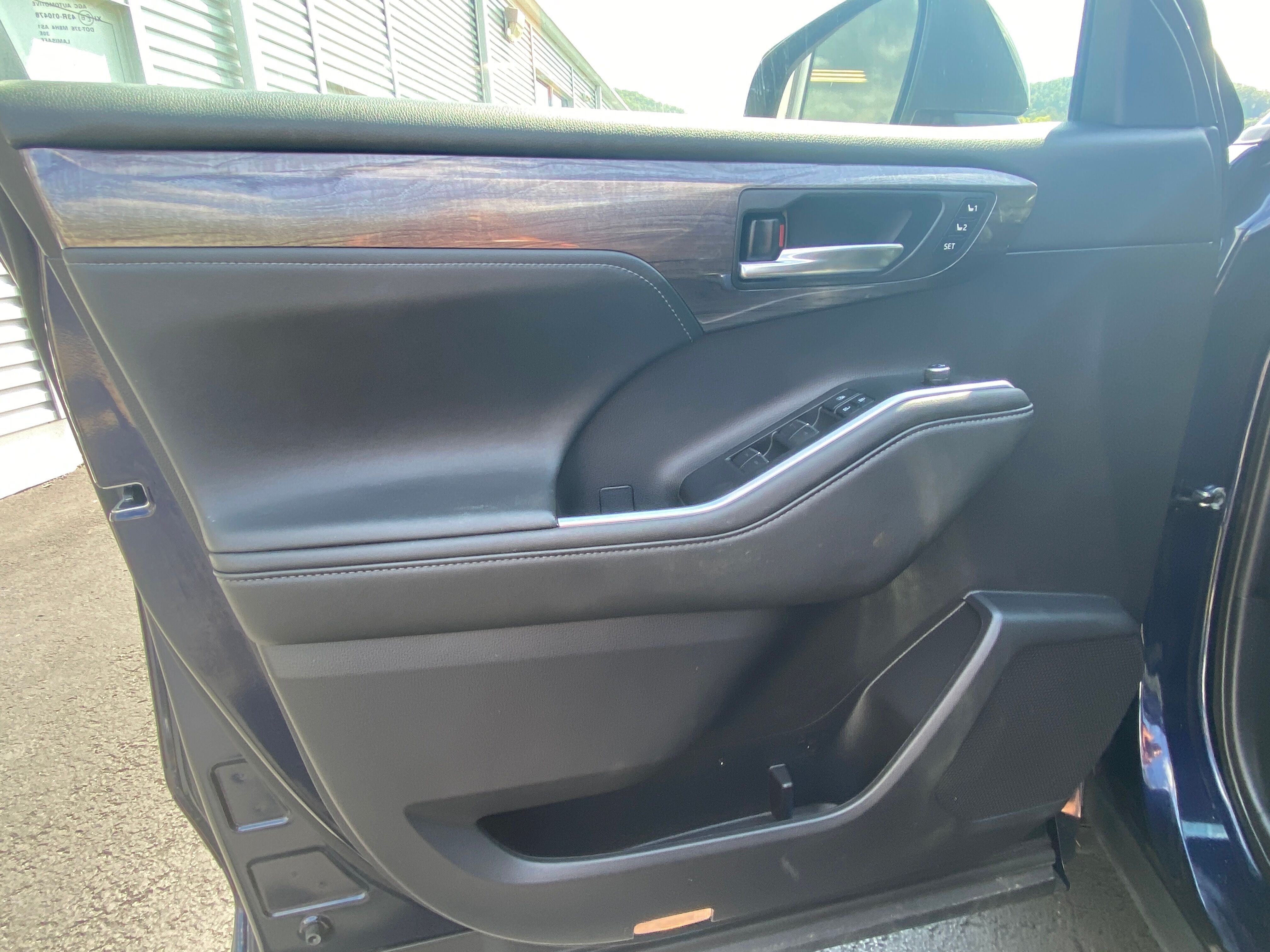 2021 Toyota Highlander Hybrid Platinum