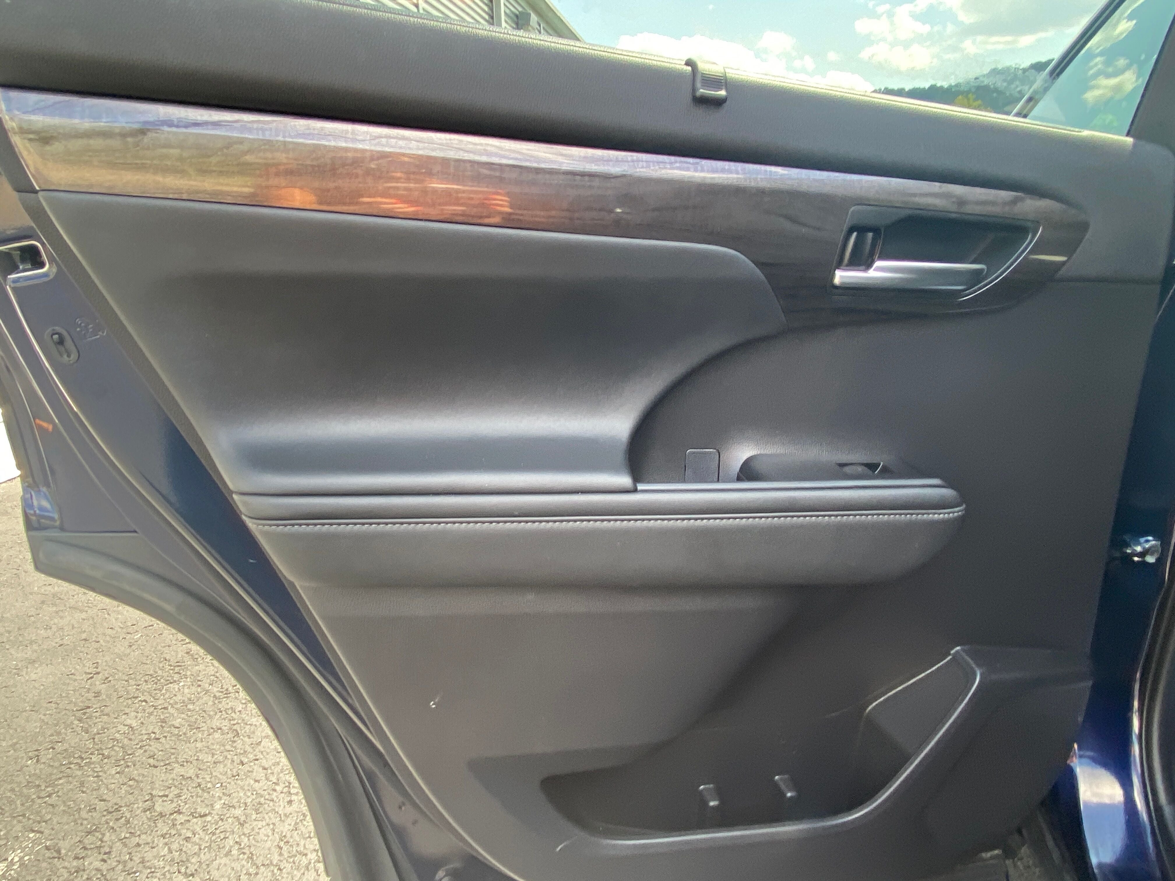 2021 Toyota Highlander Hybrid Platinum