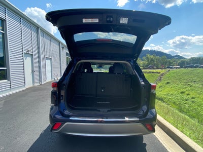 2021 Toyota Highlander Hybrid Platinum