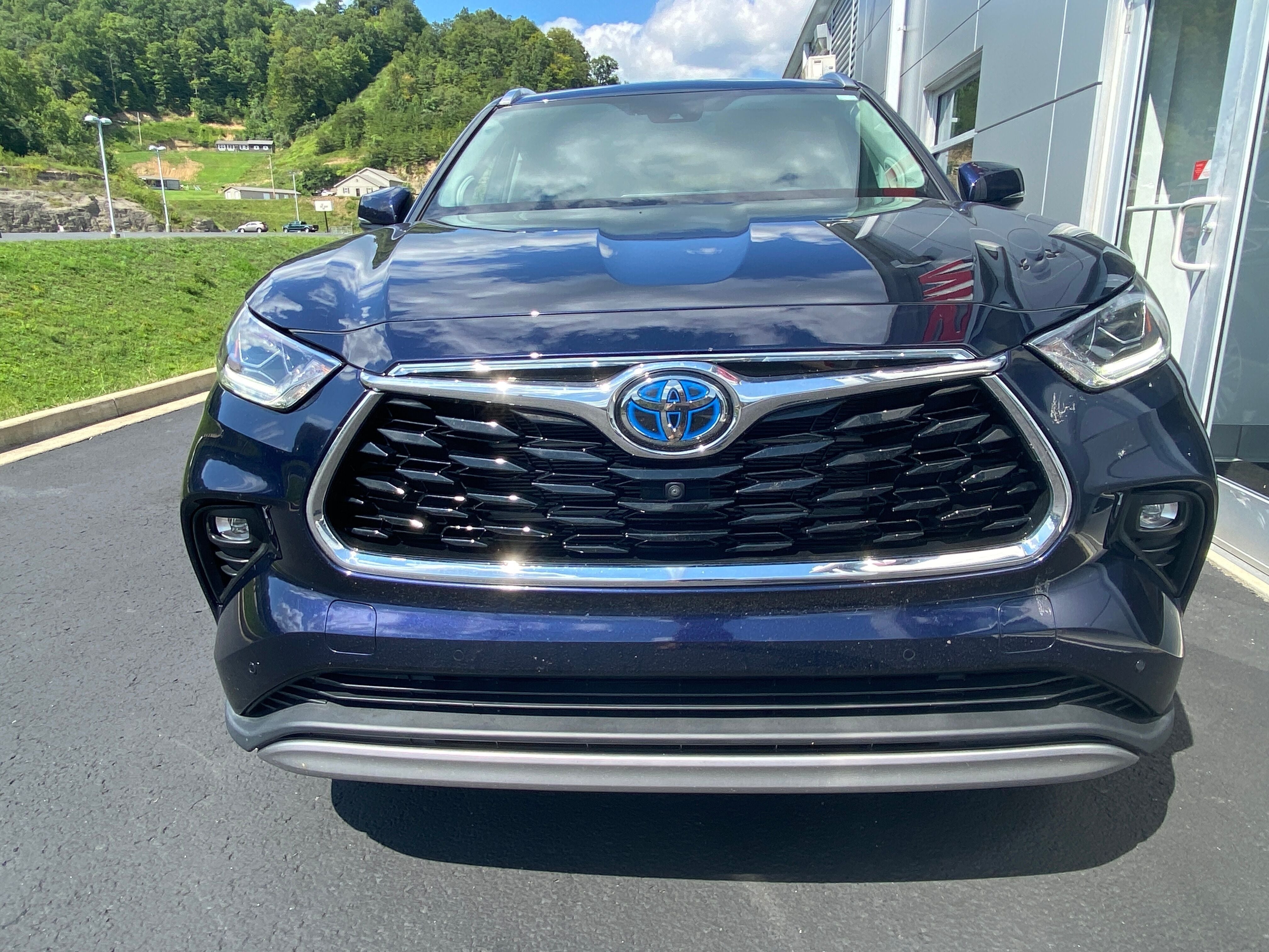 2021 Toyota Highlander Hybrid Platinum