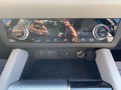 2023 Mitsubishi Outlander Base