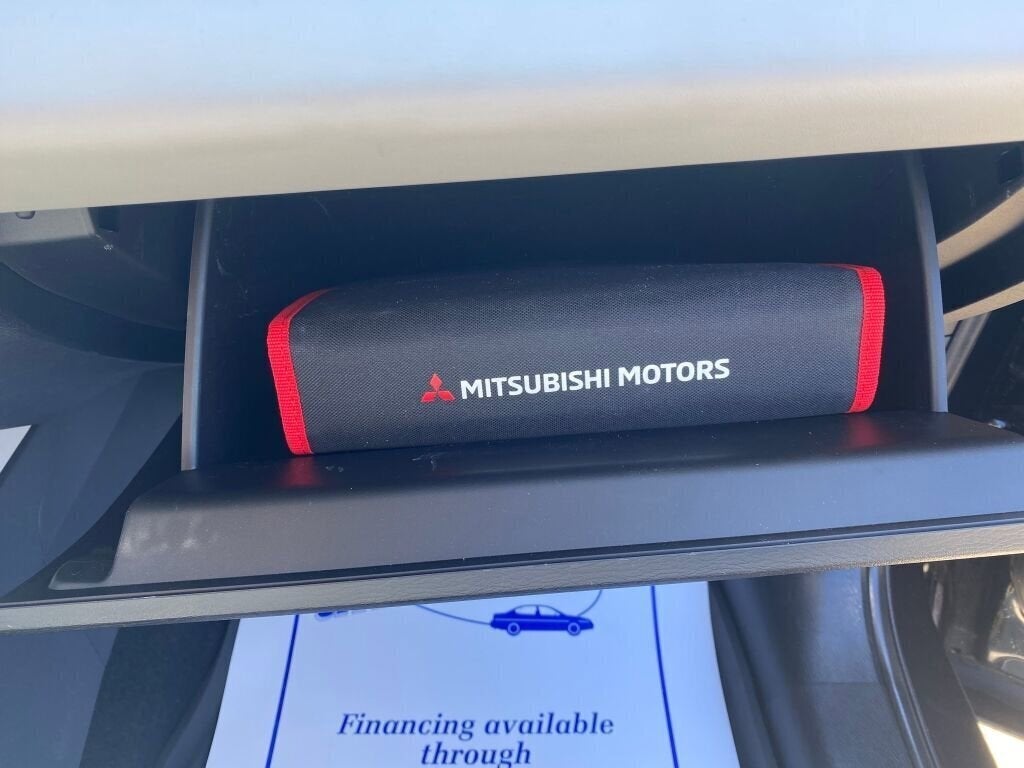 2023 Mitsubishi Outlander Base