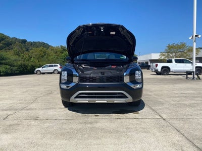 2023 Mitsubishi Outlander Base