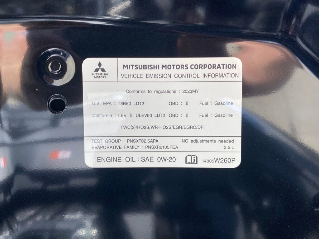 2023 Mitsubishi Outlander Base