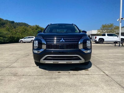 2023 Mitsubishi Outlander Base