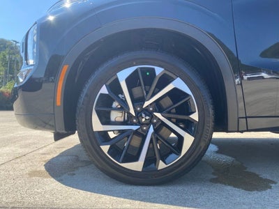 2023 Mitsubishi Outlander Base