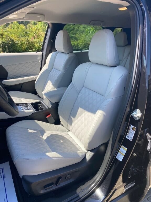 2023 Mitsubishi Outlander Base